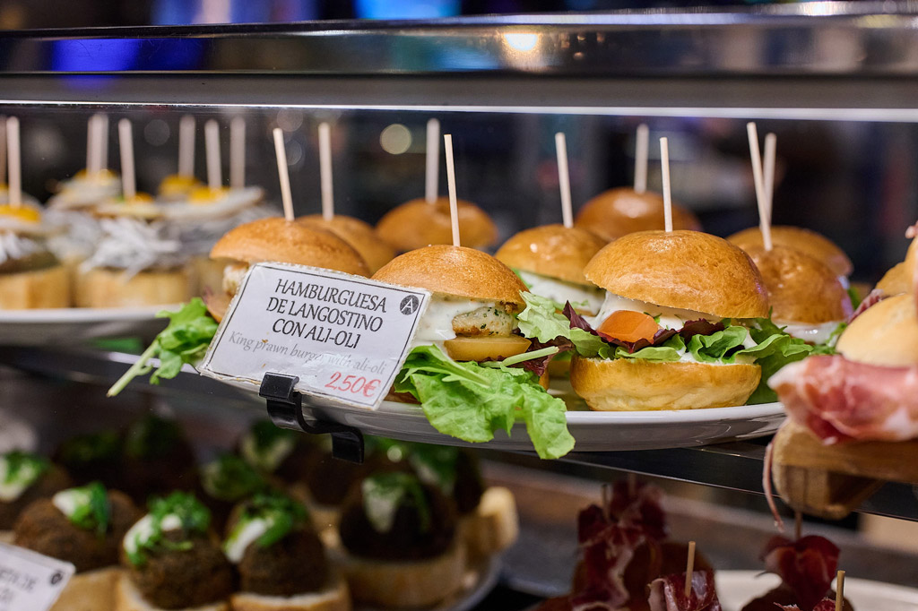 pintxos en la cervecería Arambarri en Bilbao